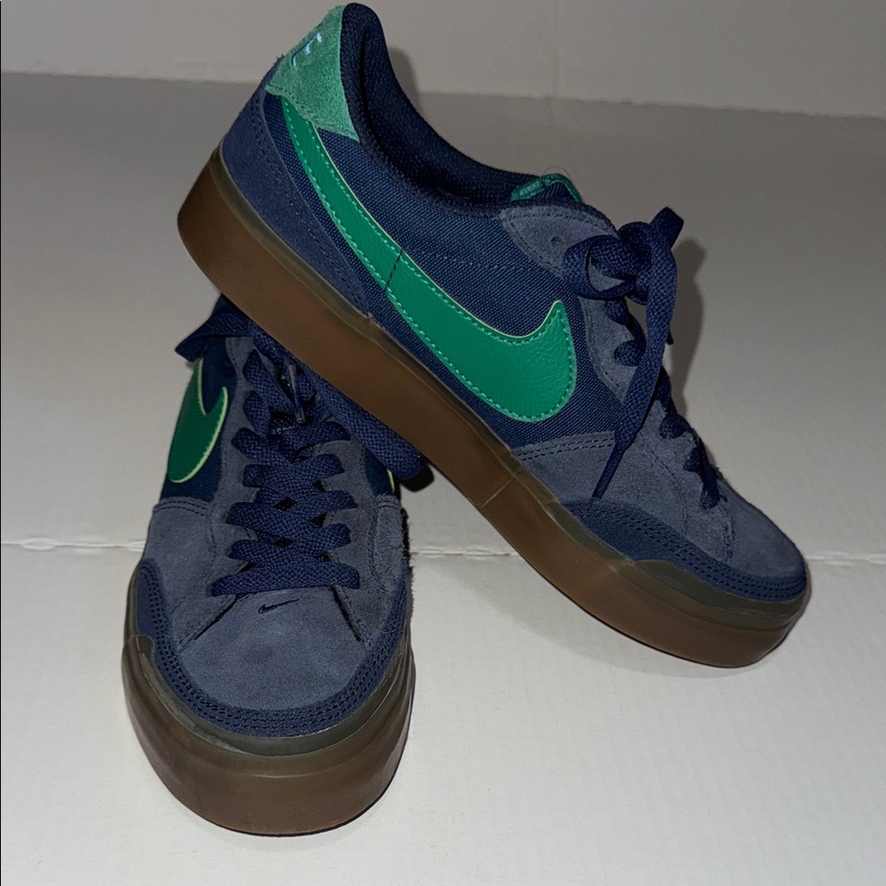 Nike Men's Navy and Green Sneakers